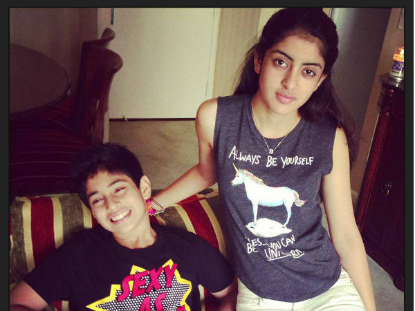 നവ്യ സഹോദരനൊപ്പം