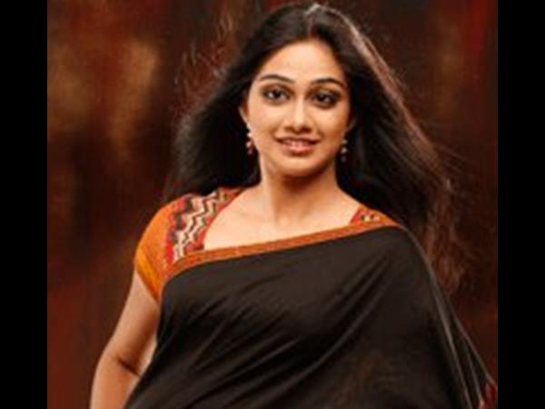 ദിവ്യ ഉണ്ണിയെ കുറിച്ച്