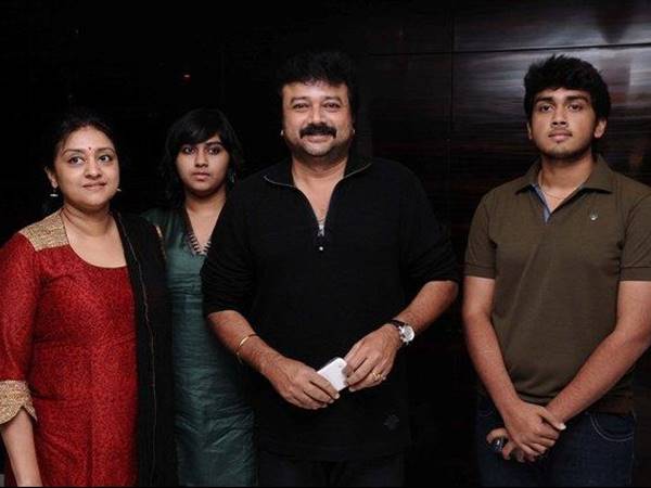 അച്ഛനെ വെല്ലും മകന്‍