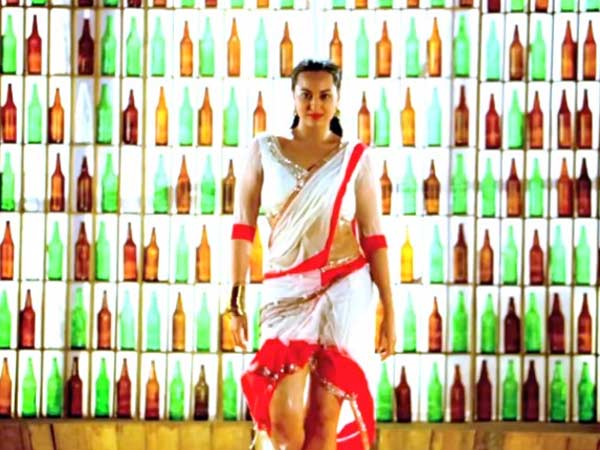 അടിമുടി സെക്‌സിയായി സോനാക്ഷി