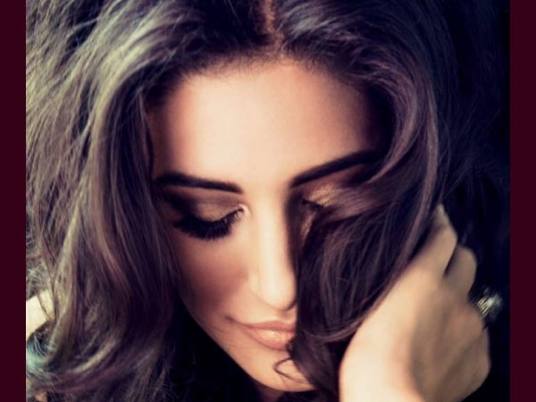 കറുപ്പഴകില്‍ നര്‍ഗീസ്