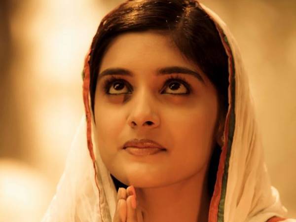 നായികയായി