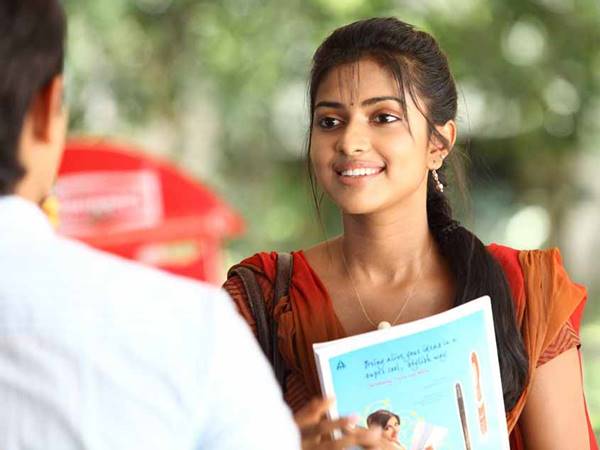 കാതലില്‍ സ്വതപ്പുവത് എപ്പടി