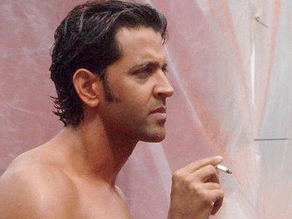  ഗുസാരിഷില്‍ ഹൃത്തിക്കിന്റെ പുകവലി