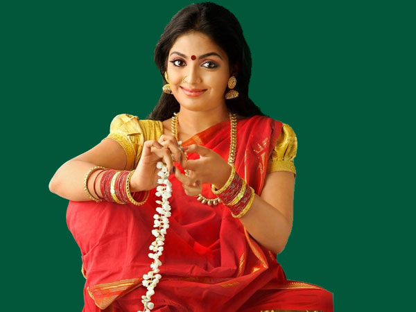 എഴുത്തുകാരിയായി ഫഹദിനൊപ്പം