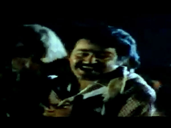 കാടുമീ നാടുമെല്ലാം കാക്കും....