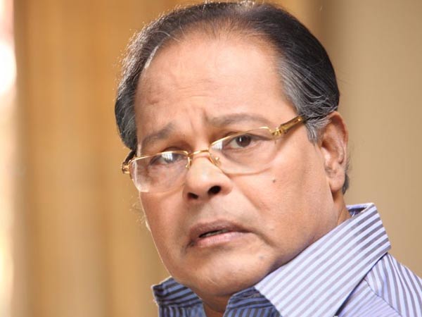 ഉതുപ്പ് വള്ളിക്കാടനായി ഇന്നസെന്റ്