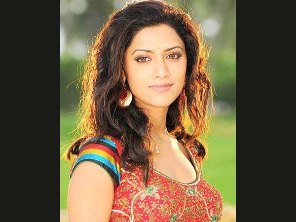 ബഹ്‌റിനില്‍ ജനനം