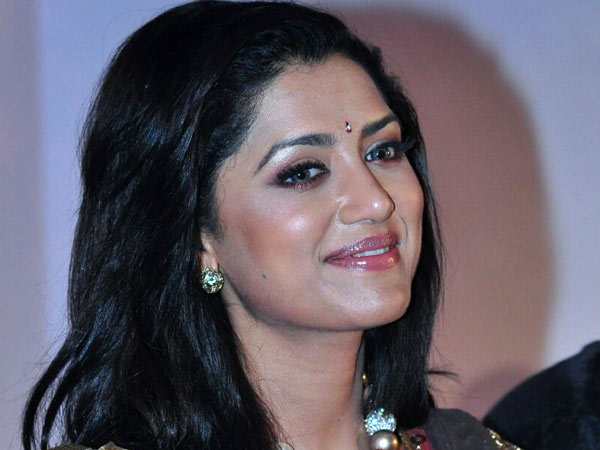 വിദേശത്തും ബാംഗ്ലൂരിലുമായി പഠനം