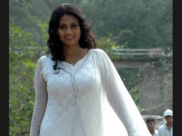 കണ്ണുക്കുള്‍ നിലവിലൂടെ തമിഴില്‍