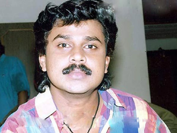 മാനത്തെക്കൊട്ടാരത്തിലൂടെ തുടക്കം