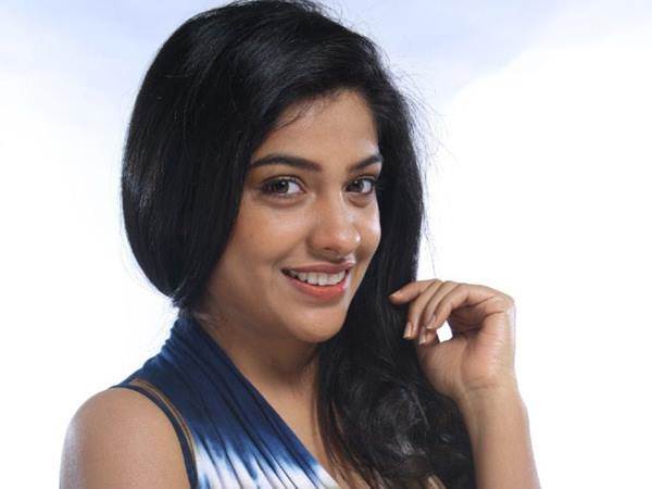 അര്‍ച്ചനാ കവി