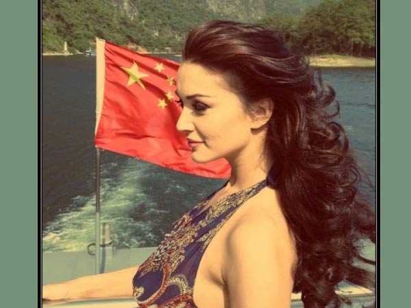 മേക്കപ്പിന് വിദേശവിദഗ്ധര്‍