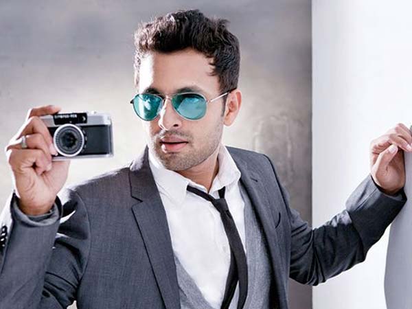 ദശരഥത്തിലൂടെ അരങ്ങേറ്റം(1989)