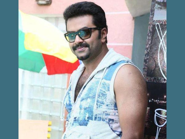 ആദ്യ ചിത്രം