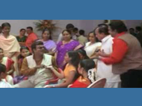 അച്ഛനാണ് പോലും അച്ഛന്