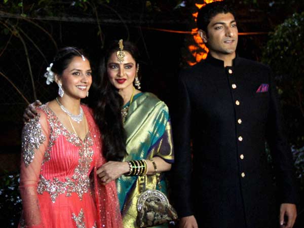 രേഖക്കൊപ്പം