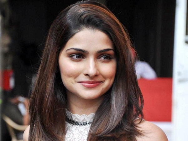 ആദ്യ ചിത്രം റോക്ക് ഓണ്‍