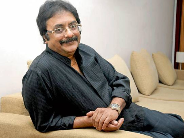 സംവിധായകവേഷത്തില്‍