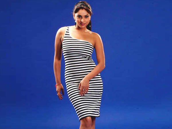 കന്നഡയില്‍ പല ഹിറ്റുകള്‍