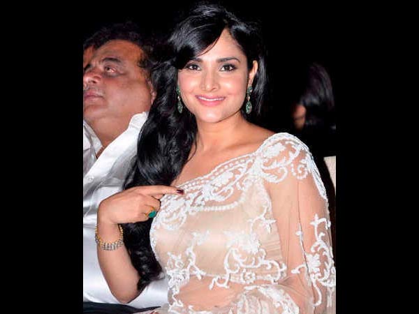 2011ല്‍ മികച്ച നടിയ്ക്കുള്ള പുരസ്‌കാരം