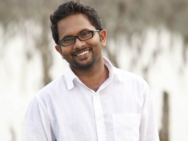 മലര്‍വാടിയിലൂടെ തുടക്കം