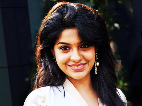 ഏഷ്യാനെറ്റില്‍ അവതാരക