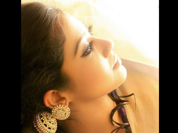 ചാനലില്‍ നിന്നും വീണ്ടും സിനിമയില്‍