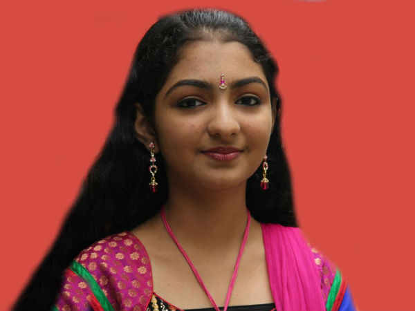 നാലാം ക്ലാസില്‍ പഠിക്കുമ്പോള്‍ സിനിമയിലേക്ക്