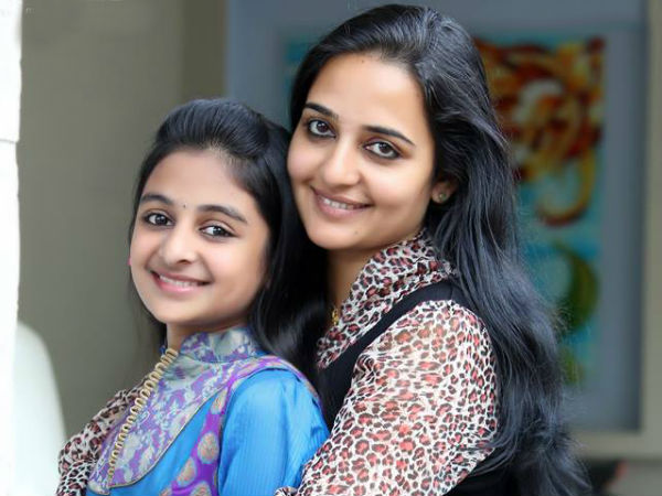 അമ്മയ്‌ക്കൊപ്പം