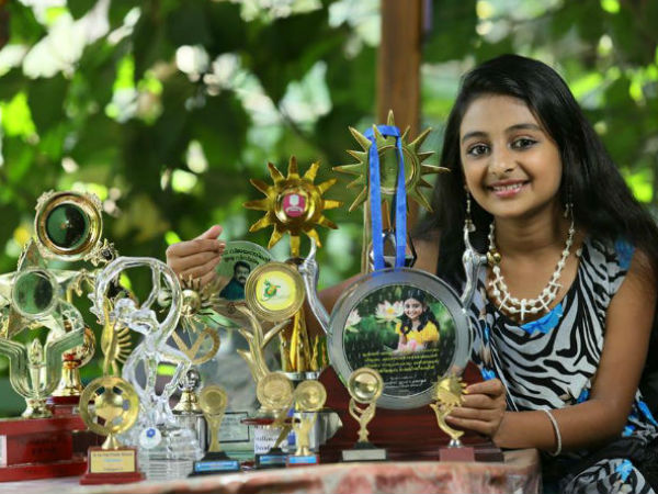 പുരസ്‌കാരങ്ങളുമായി എസ്തര്‍