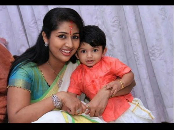 നവ്യ നായര്‍