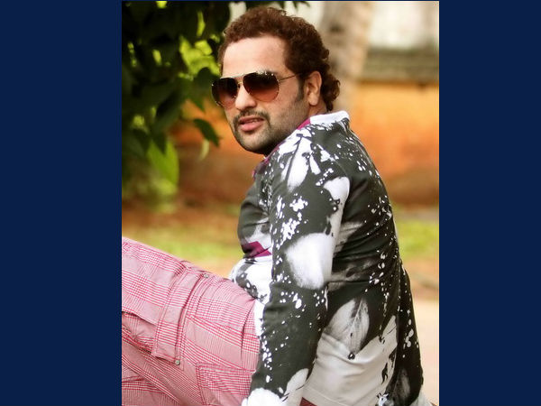 വില്ലനാവണ്ട