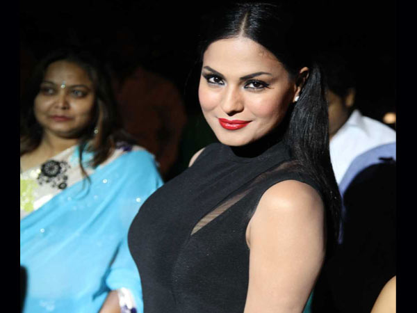 വീണ മാലിക