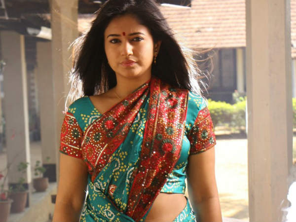 പൂനം ബജ്വ 