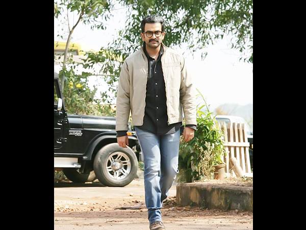 വലതുവശത്തെ കള്ളന്‍