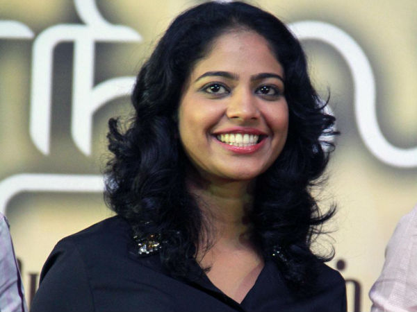 നായികയായി