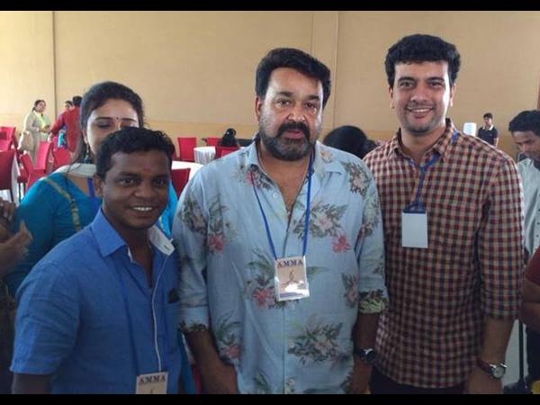 പിഷാരടി മോഹന്‍ലാലിനൊപ്പം