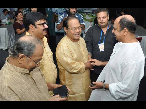 ഇന്നസെന്റുമായി താരങ്ങളുടെ സല്ലാപം