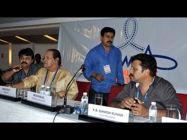 അമ്മ ഭാരവാഹികള്‍ വേദിയില്‍