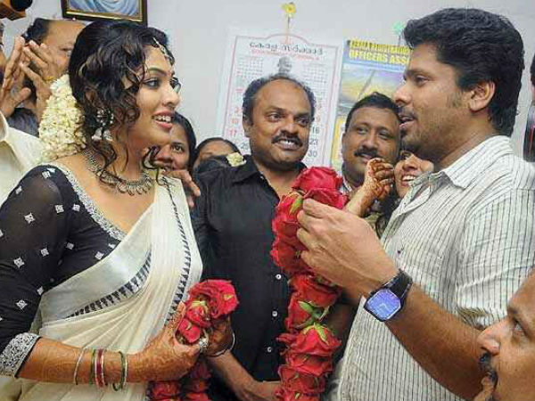 വിവാഹത്തിനും ഫേസ്ബുക്ക്