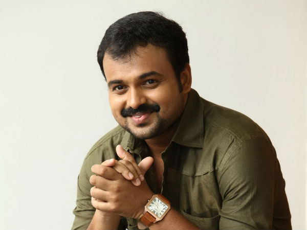 സിനിമയിലേക്ക്