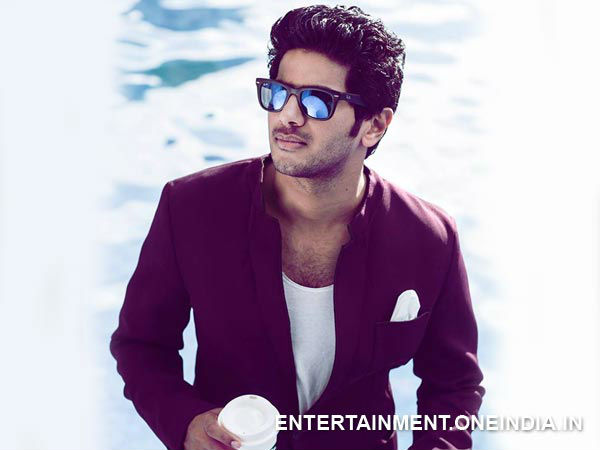 നീലാകാശം പച്ചക്കടല്‍ ചുവന്ന ഭൂമി