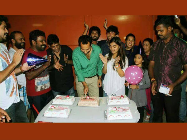 കേക്ക് മുറിച്ചു