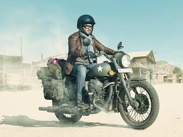 നീലാകാശം പച്ചക്കടല്‍ ചുവന്ന ഭൂമി