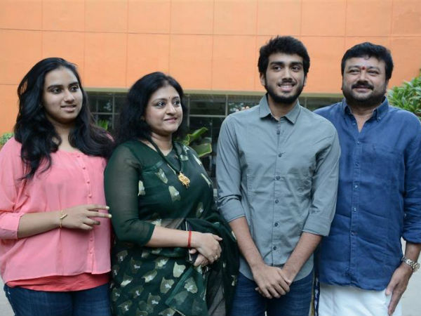 കടുംബത്തോടൊപ്പം