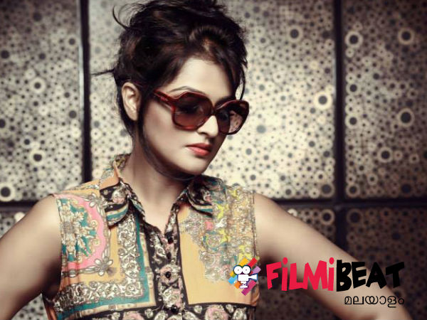 തിരക്കിലാണ്