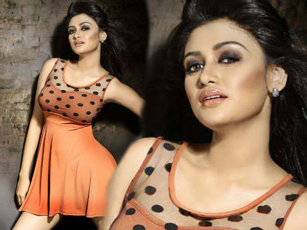 ടിവി ആങ്കറിങ്ങിലൂടെ