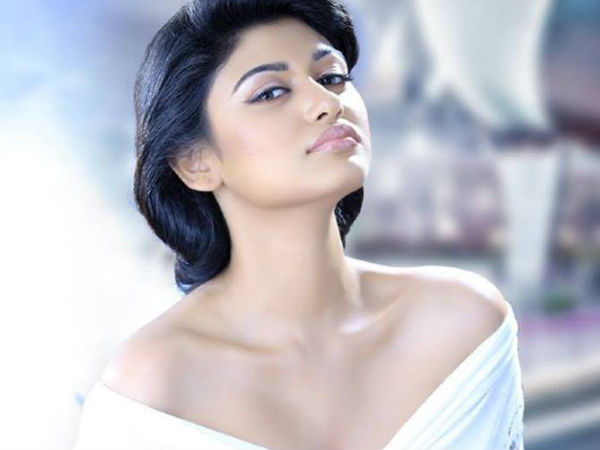 ഹിന്ദിയിലേക്ക്