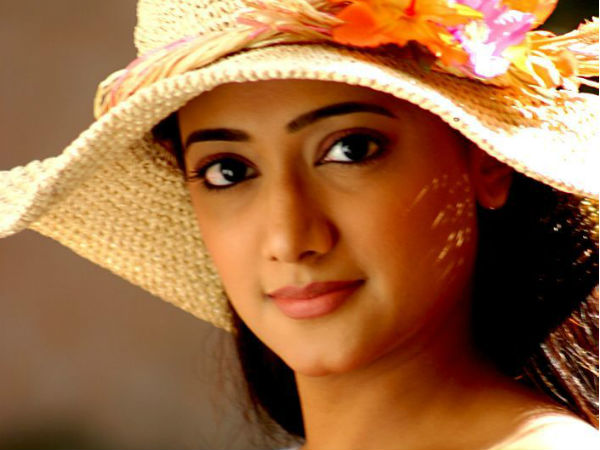 ബാലതാരമായി തുടക്കം